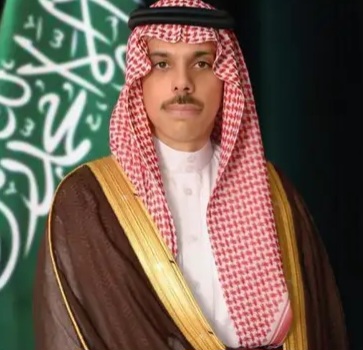 سمو وزير الخارجية يتلقى اتصالًا هاتفيًا من وزير خارجية سلطنة عمان