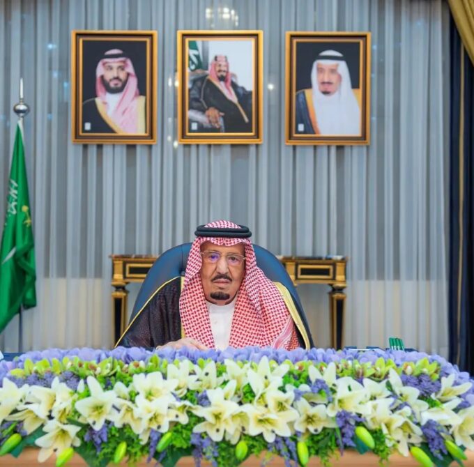خادم الحرمين الشريفين يرأس جلسة مجلس الوزراء في الرياض