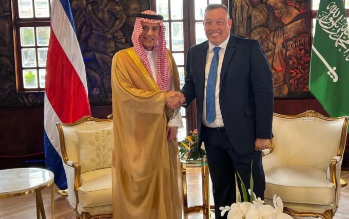 وزير الدولة للشؤون الخارجية يلتقي النائب الأول لرئيسة جمهورية كوستاريكا