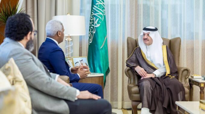 أمير المنطقة الشرقية يستقبل سفير جمهورية الدومينيكان لدى المملكة