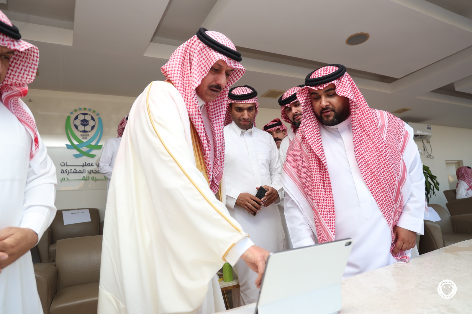 محافظ الخفجي يشهد مباراة العلمين والاعتماد ويدشن الموقع الرسمي للنادي