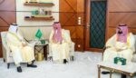 أمير المنطقة الشرقية يستقبل مجلس إدارة غرفة الأحساء