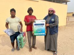 جمعية البر الخيرية بالخفجي توزّع كسوة الشتاء للأسر المحتاجة بدعم من شركة أرامكو لأعمال الخليج عبر منصة إحسان