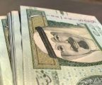 “الصرافون” يستعينون بـ”المقاصف” لتوفير الريالات