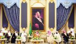خادم الحرمين يستقبل الأمراء والعلماء والوزراء وجمعًا من الأهالي