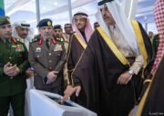 نائب وزير الداخلية المُكلف يُدشّن منظومة مراكز الخدمات الشاملة بوزارة الداخلية في معرض الدفاع العالمي 2026