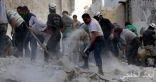 انتشال طفلة على قيد الحياة وسط الأنقاض فى حلب بعد تعرضها لقصف جوى