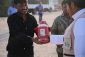 توزيع أكثر من ١٠٠ كاب وحافظة مياه للعمالة من نادي الخفجي الموسمي