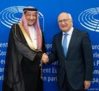 نائب وزير الخارجية يلتقي رئيس لجنة الحريات المدنية والعدالة والشؤون الداخلية في البرلمان الأوروبي