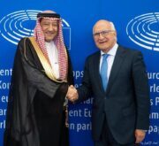 نائب وزير الخارجية يلتقي رئيس لجنة الحريات المدنية والعدالة والشؤون الداخلية في البرلمان الأوروبي