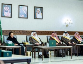 أمير المنطقة الشرقية يكرم الداعمين والمانحين لجمعية السرطان السعودية