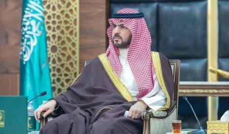 نائب أمير الشرقية يستقبل منسوبي الجمعية الخيرية لتحفيظ القرآن الكريم