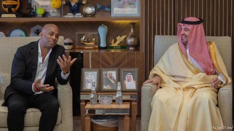 الأمير فهد بن جلوي يلتقي رئيس الاتحاد الدولي لفنون القتال المختلطة