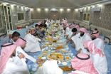 محافظ الخفجي يشارك قوات أمن المنشآت وجبة الأفطار