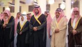 سمو ولي العهد يؤدي صلاة الميت على سماحة الشيخ عبدالعزيز بن عبدالله بن محمد آل الشيخ -رحمه الله-