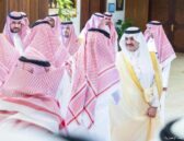 أمير المنطقة الشرقية يستقبل منسوبي الإمارة المهنئين بعيد الأضحى