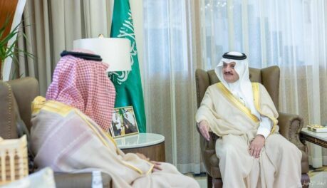 أمير المنطقة الشرقية يستقبل وزير الصناعة والثروة المعدنية