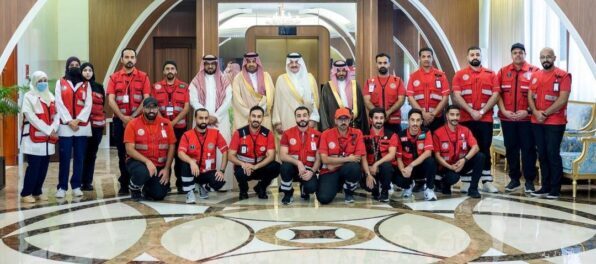 أمير المنطقة الشرقية يكرّم المتميزين من منسوبي الهلال الأحمر ويثمّن جهودهم في إنقاذ الأرواح