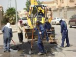 بالصور : بلدية الخفجي تنهي المرحلة الثانية من أعمال ترقيع الحفر ومعالجة الهبوطات
