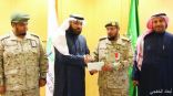 الرئيس التنفيذي لــ غازكو.. يسلم «شيك» الدعم المالي لأبناء الشهداء للقوات البـريـة