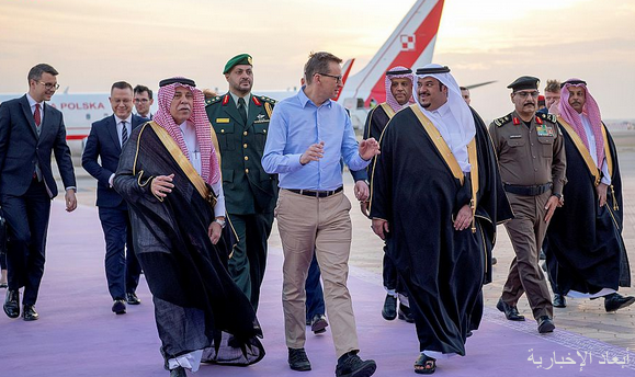 رئيس وزراء بولندا يصل إلى الرياض
